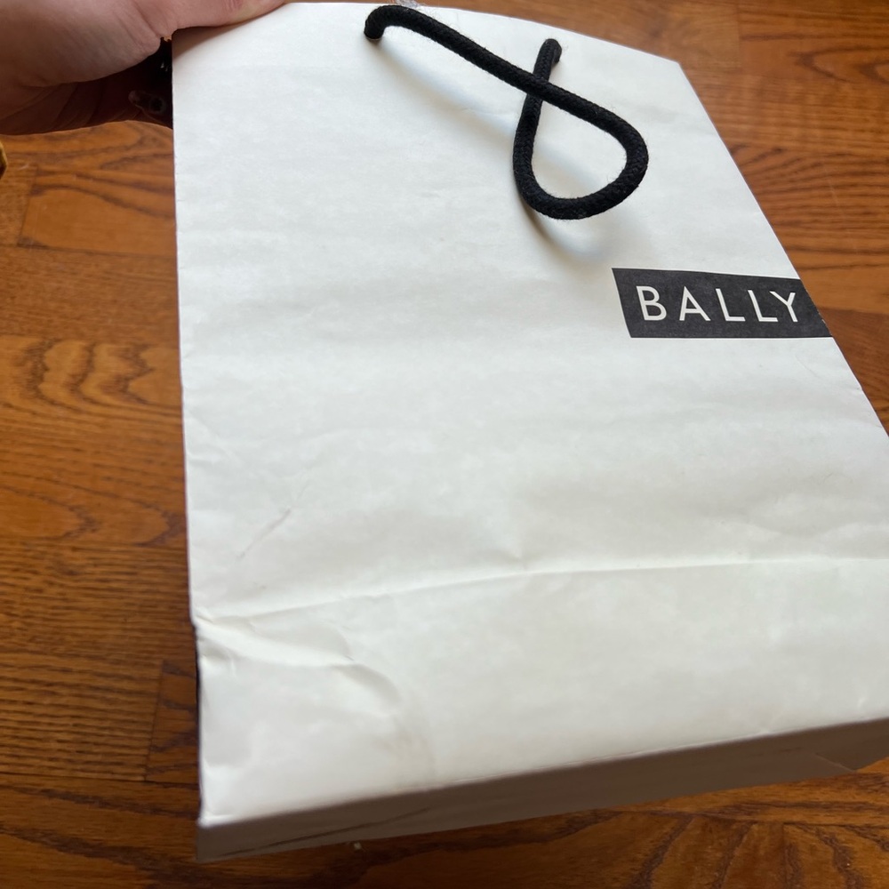 ⚪️BALLY: Small white w/black logo, authentic shopping bag in preloved condition. - Picture 7 of 13